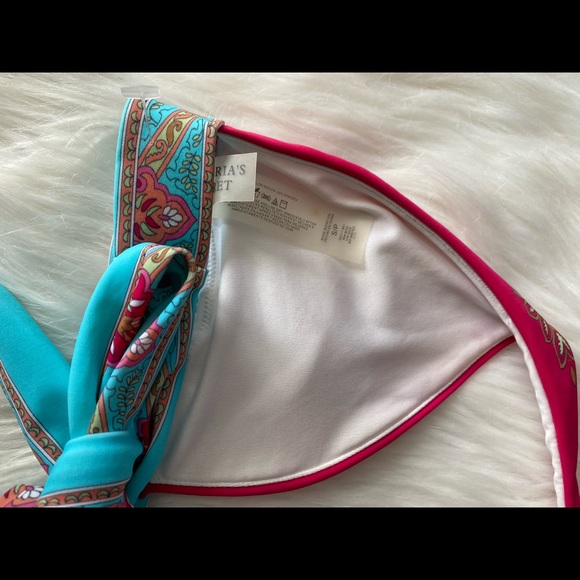 *sold*  Victoria’s Secret Bikini Top - Picture 4 of 9